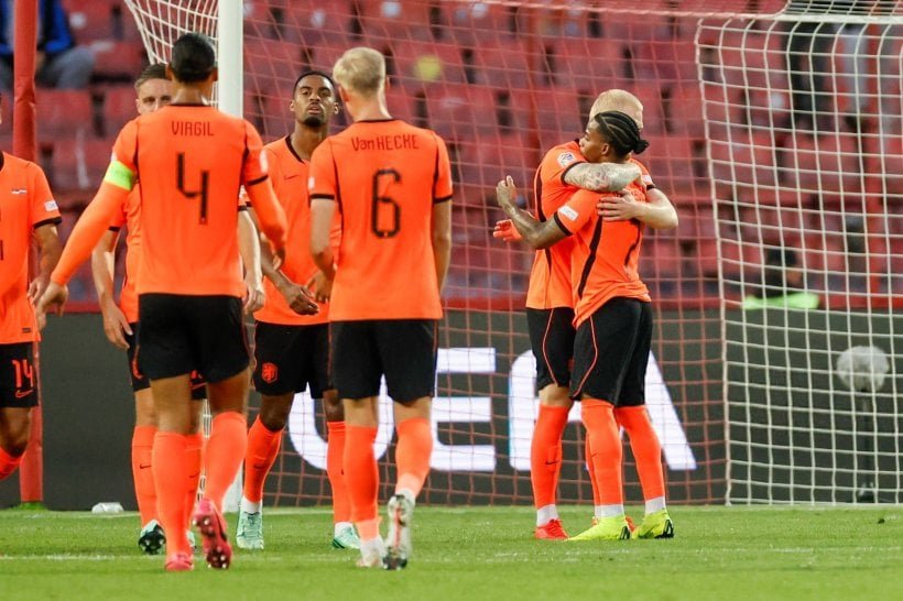 هولندا تحقق انتصاراً ثميناً على صربيا في دوري الأمم الأوروبية