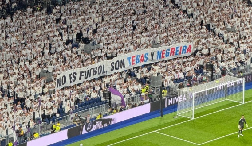جماهير ريال مدريد ترفع لافتة في مدرجات سانتياجو برنابيو.. ماذا كتبت عليها؟